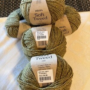 Soft Tweed Yarn in Olive Green/Low Shipping